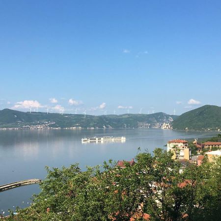 Apartmani Vidikovac Golubac Bagian luar foto