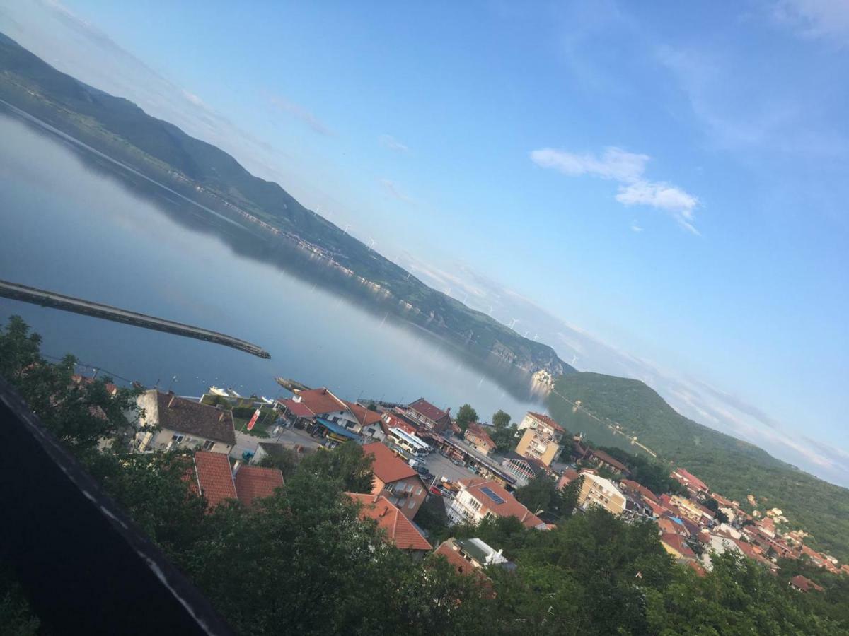 Apartmani Vidikovac Golubac Bagian luar foto