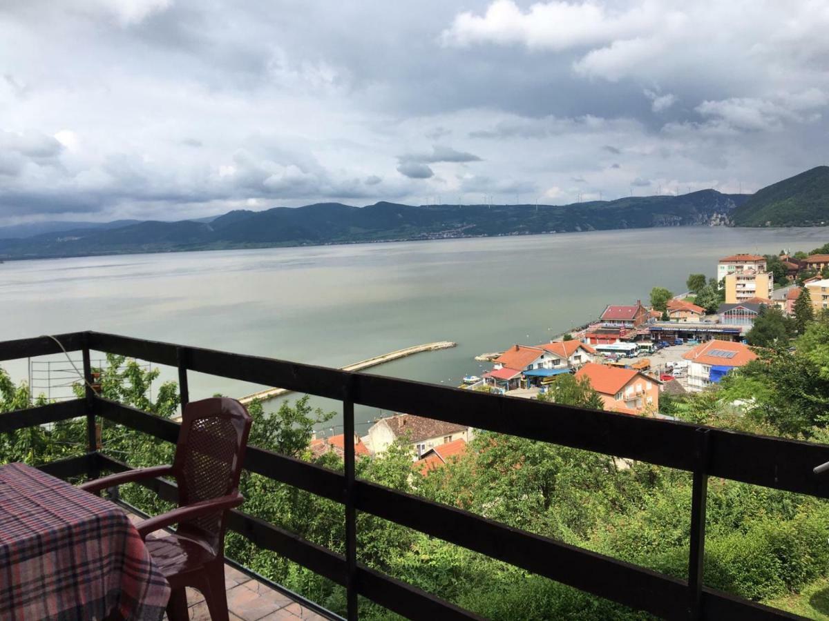 Apartmani Vidikovac Golubac Bagian luar foto