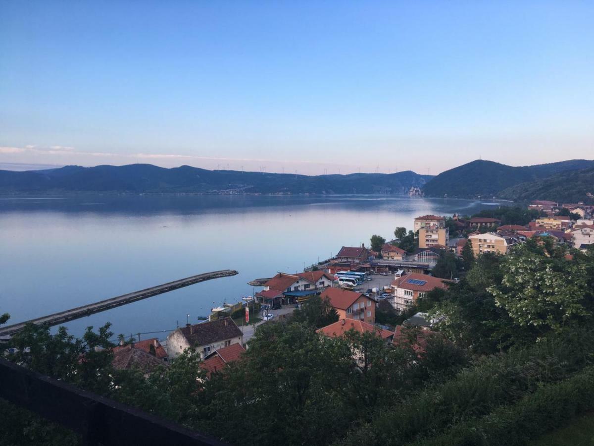 Apartmani Vidikovac Golubac Bagian luar foto
